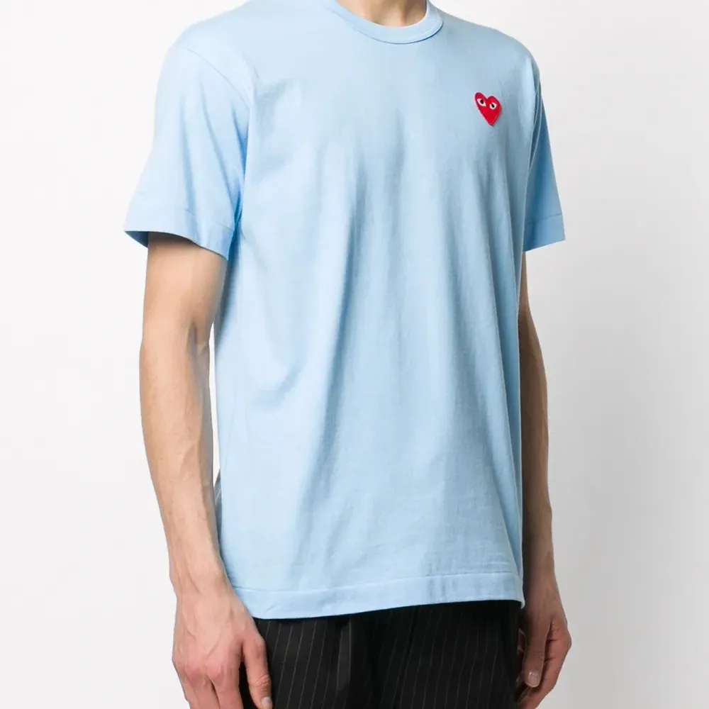 Футболка с вышитым логотипом