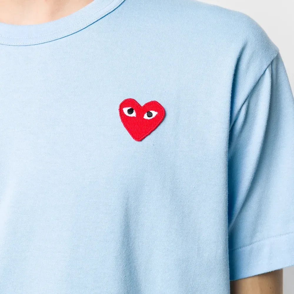 Футболка с вышитым логотипом