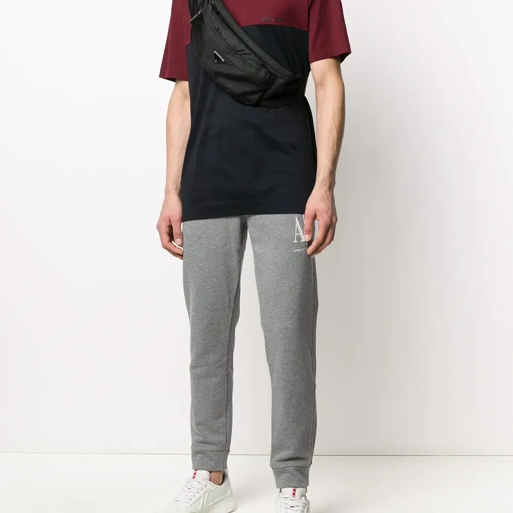 Спортивные брюки с вышитым логотипом