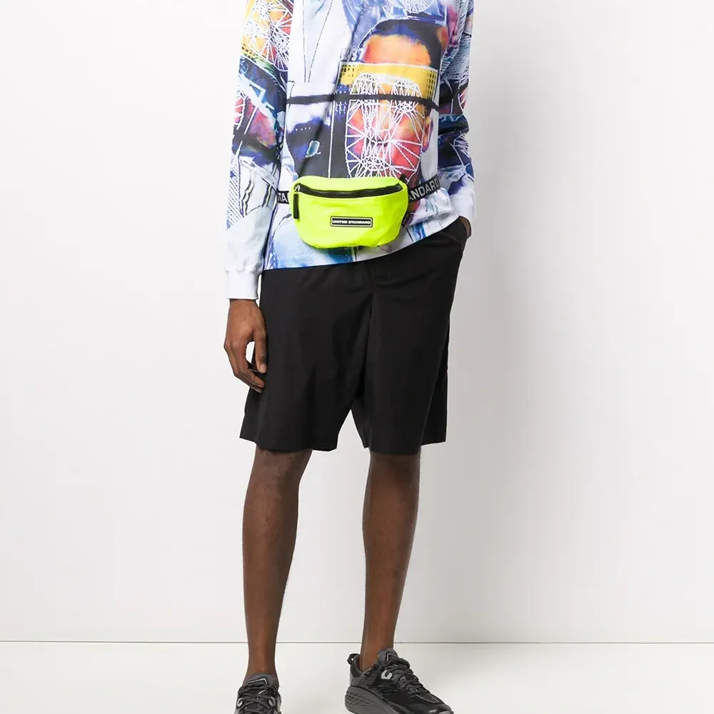 Футболка с длинными рукавами и принтом