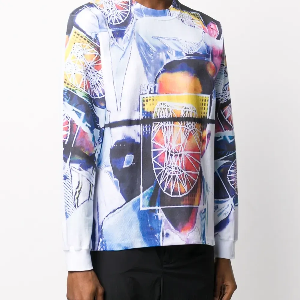 Футболка с длинными рукавами и принтом