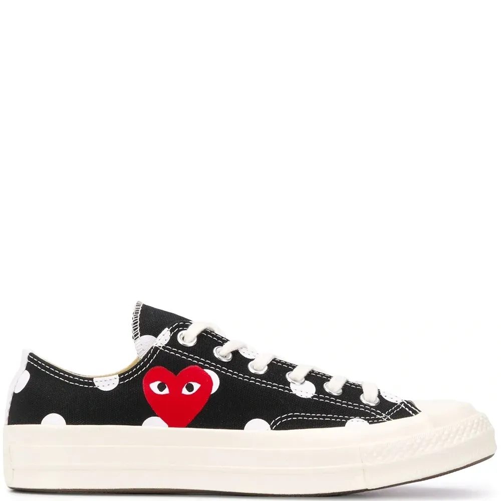 Кеды с логотипом