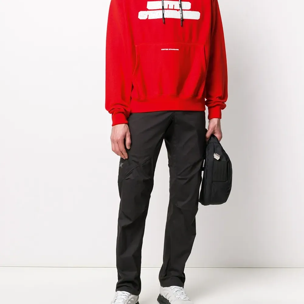 Худи с кулиской и логотипом