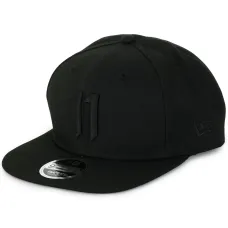 Кепка с вышитым логотипом Кепка с вышитым логотипом