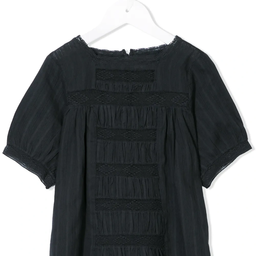 Блузка с кружевными вставками