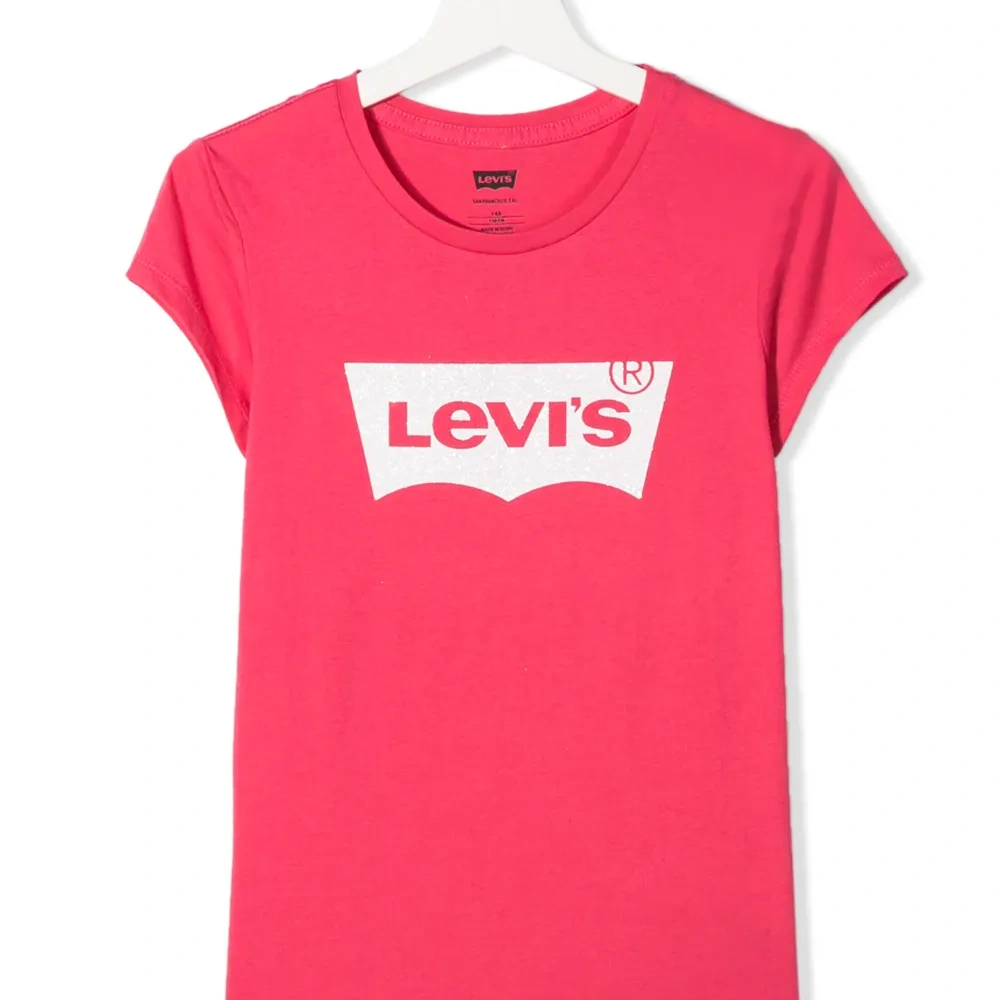 Футболка с логотипом