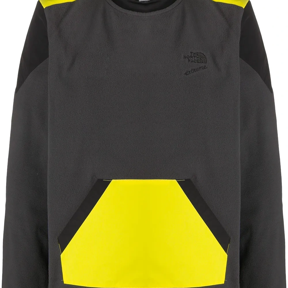 Толстовка с контрастными вставками