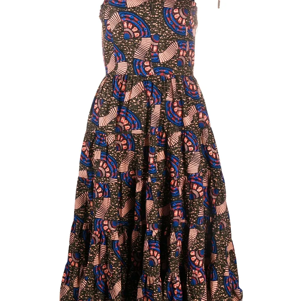 Ярусное платье с абстрактным принтом