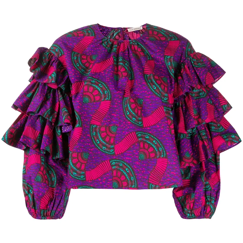 Блузка с оборками на рукавах