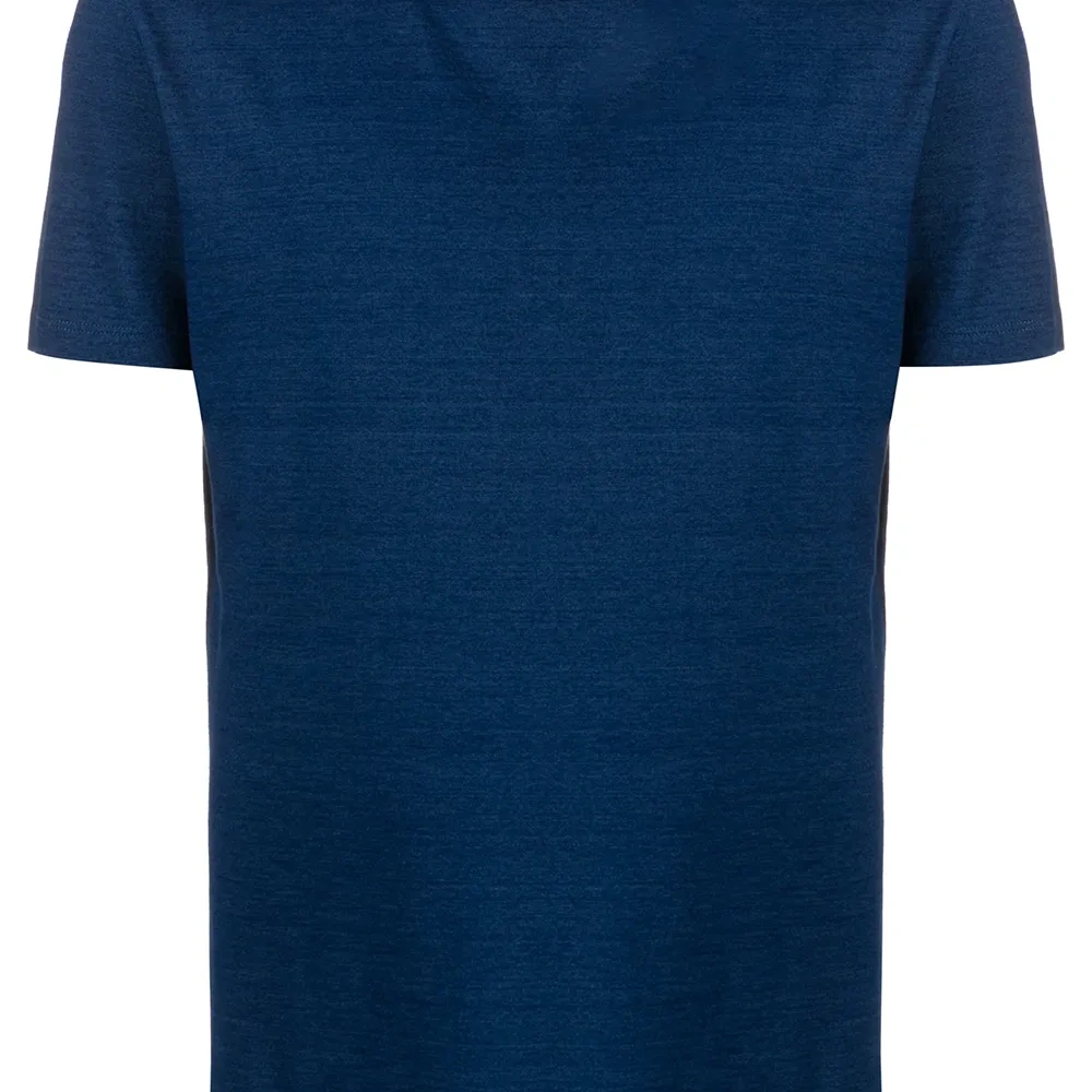 Футболка с круглым вырезом