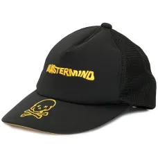 Кепка с вышитой надписью