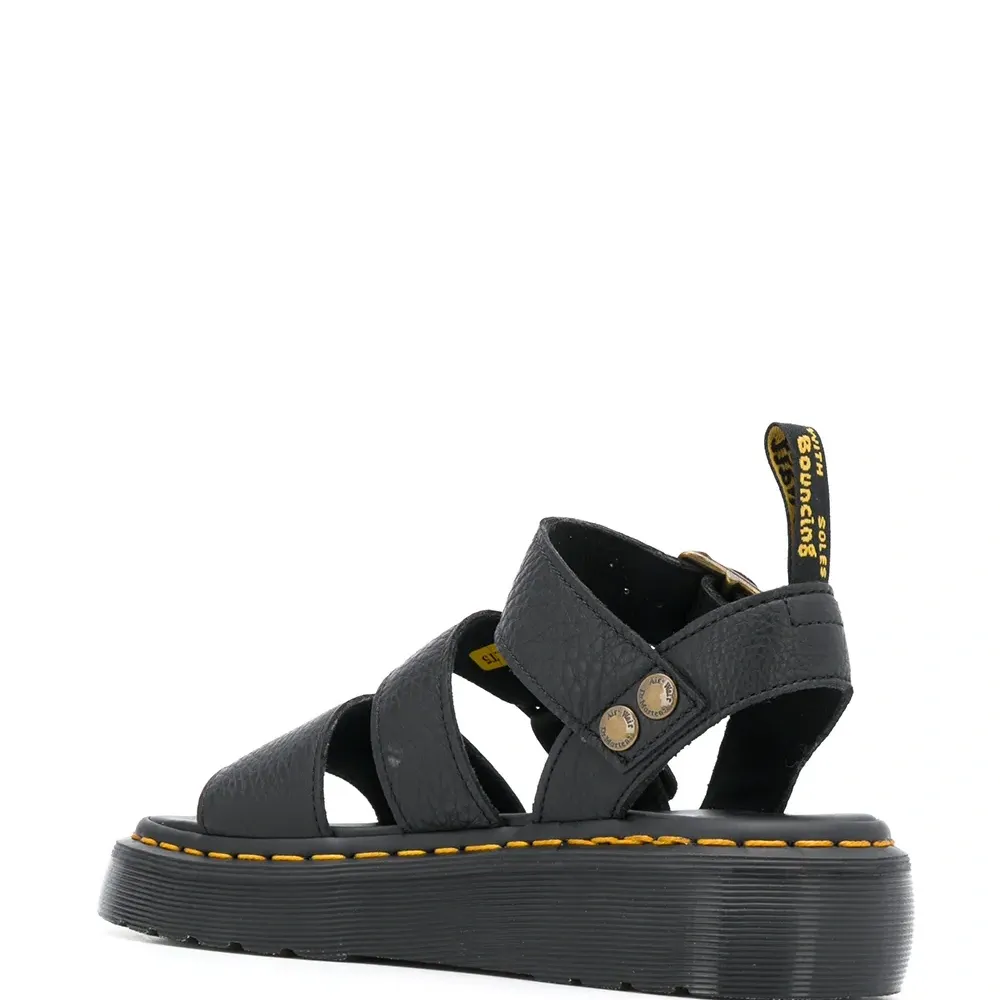 Сандалии с открытым носком и пряжками