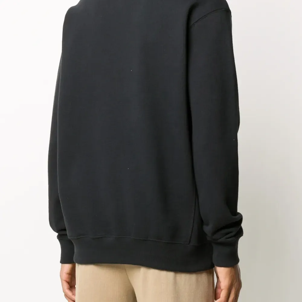 толстовка с вышитым логотипом