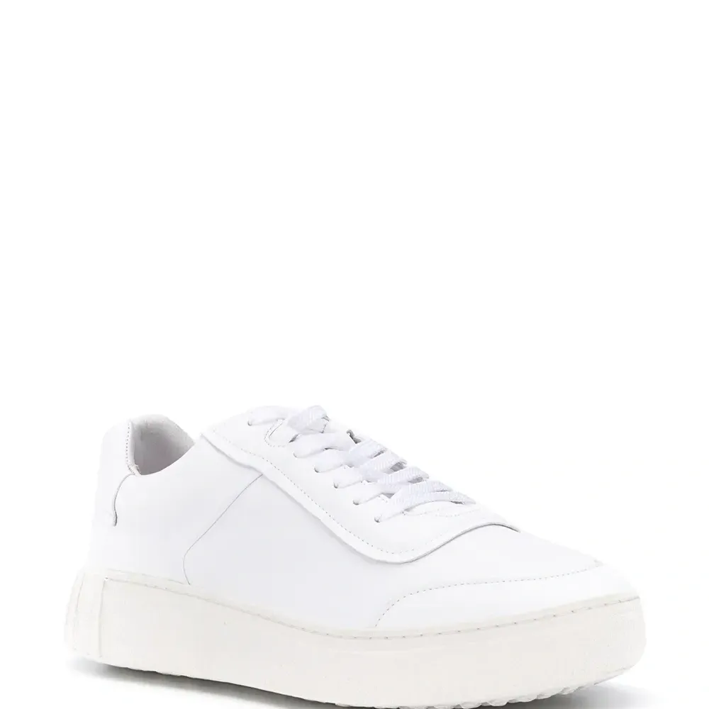 Кроссовки на шнуровке