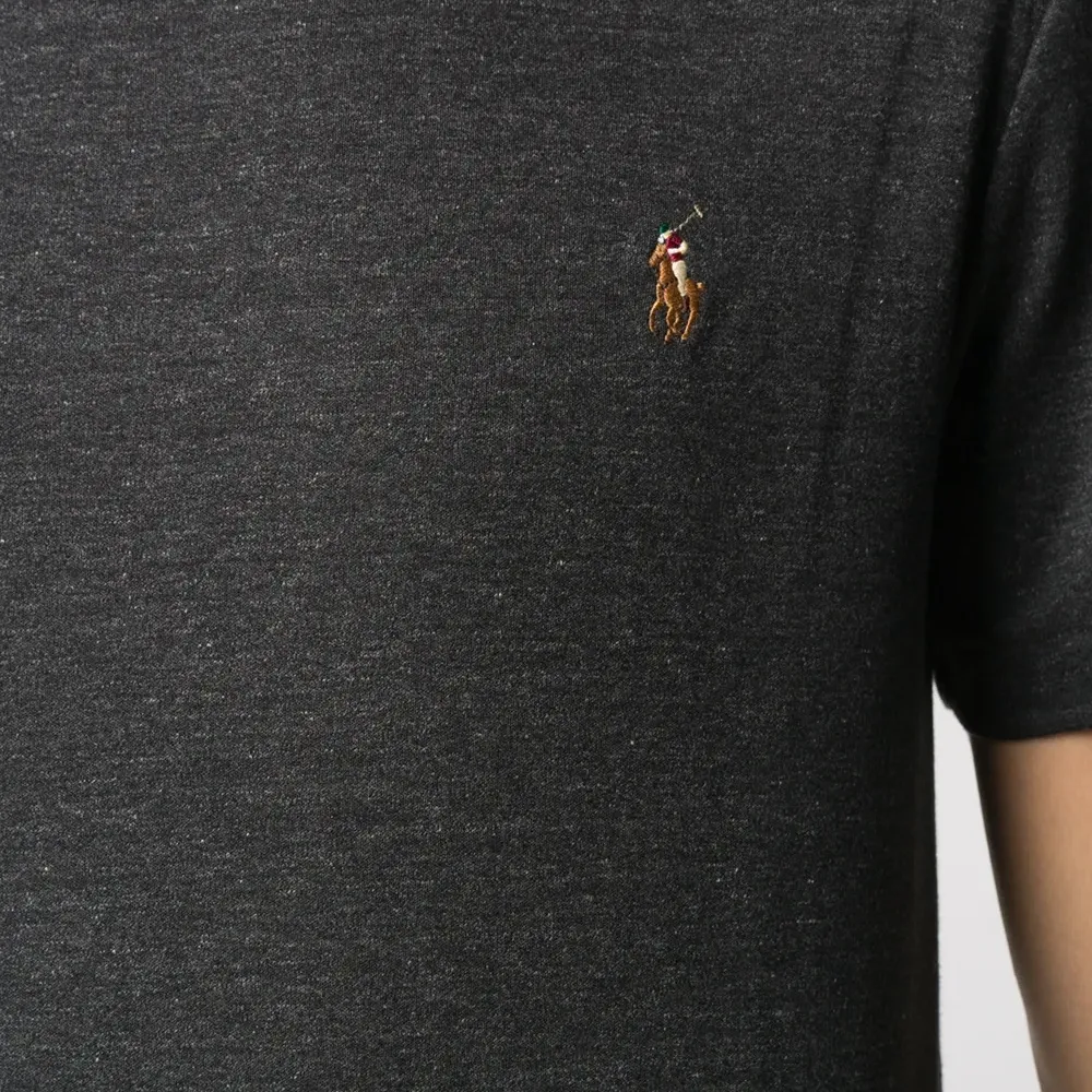 Футболка с вышитым логотипом