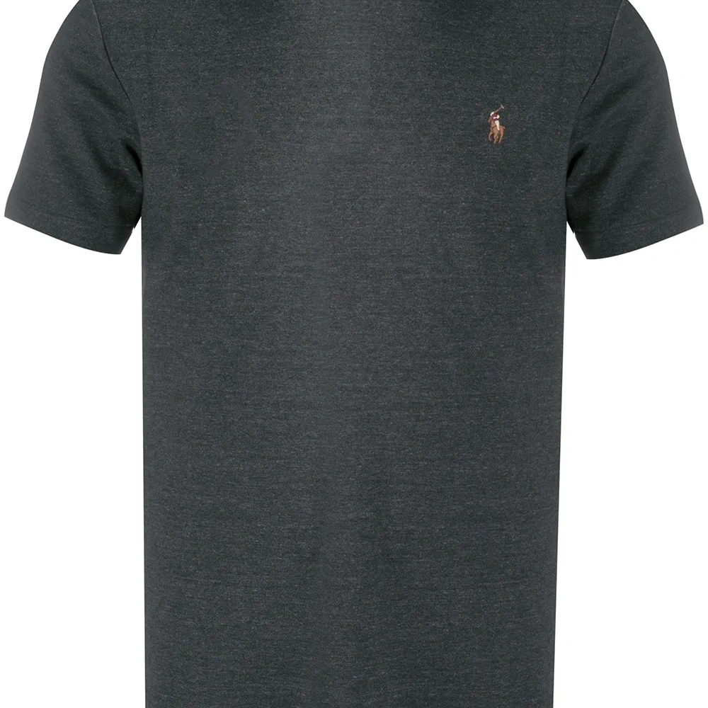 Футболка с вышитым логотипом