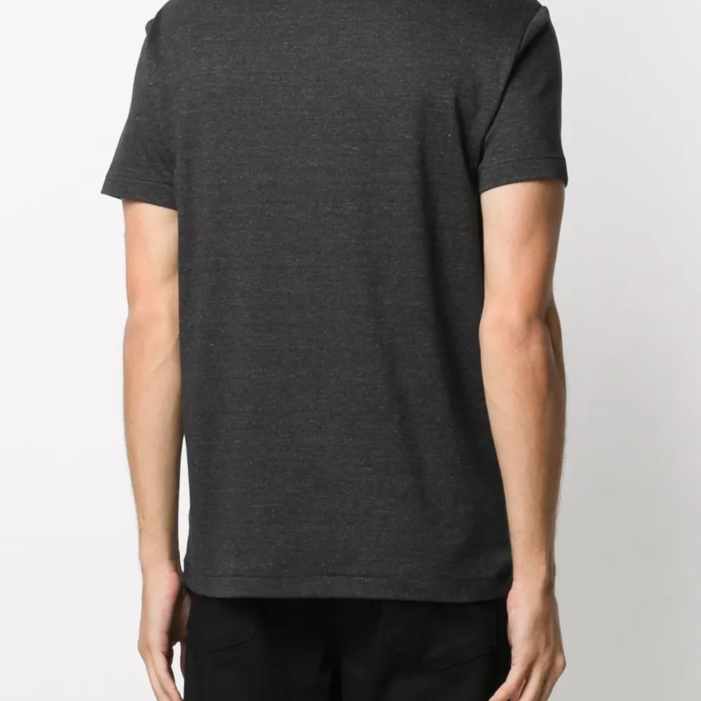 Футболка с вышитым логотипом