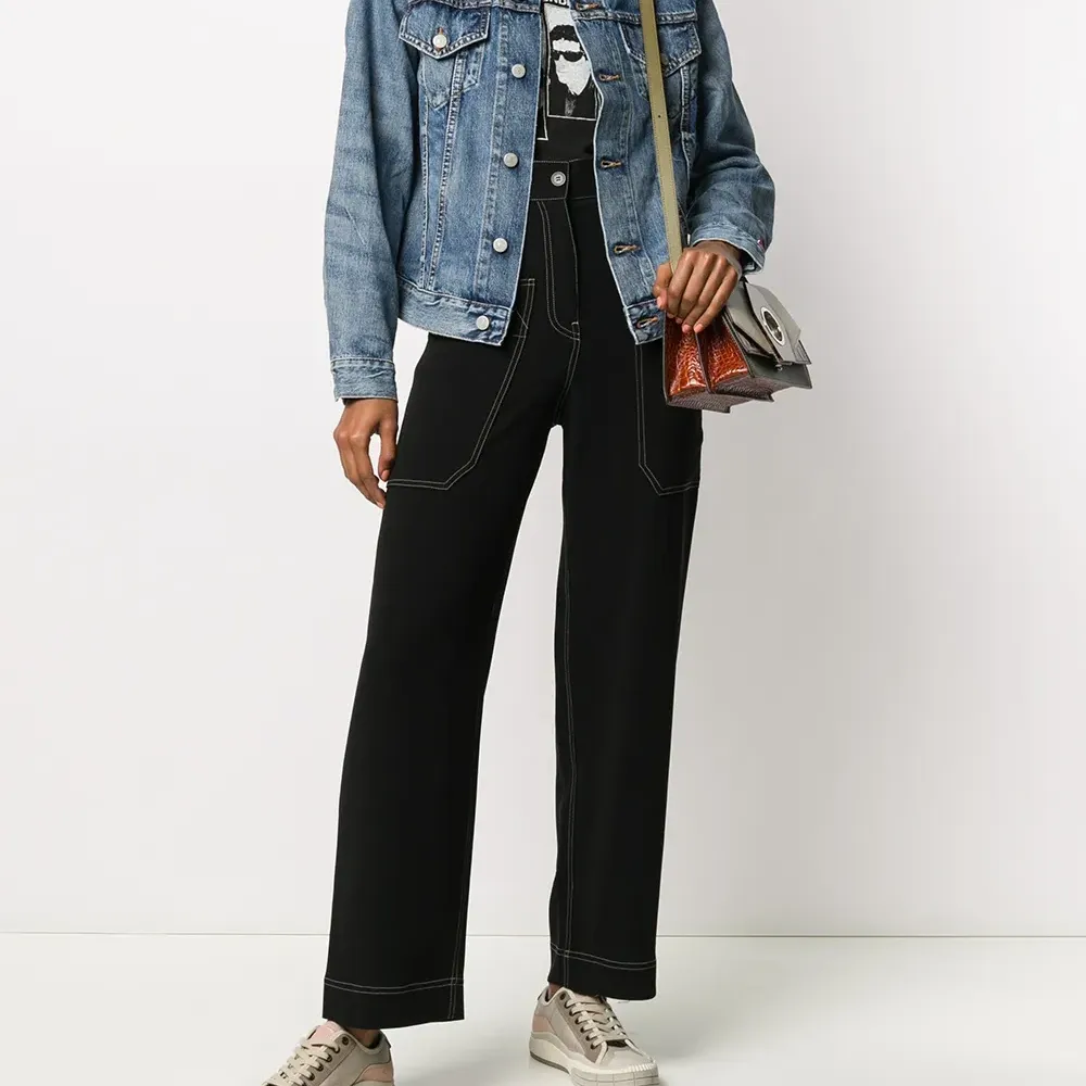 Брюки прямого кроя с контрастной строчкой