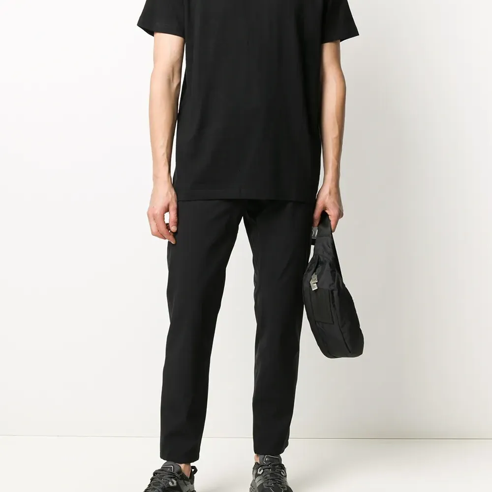 Футболка с логотипом