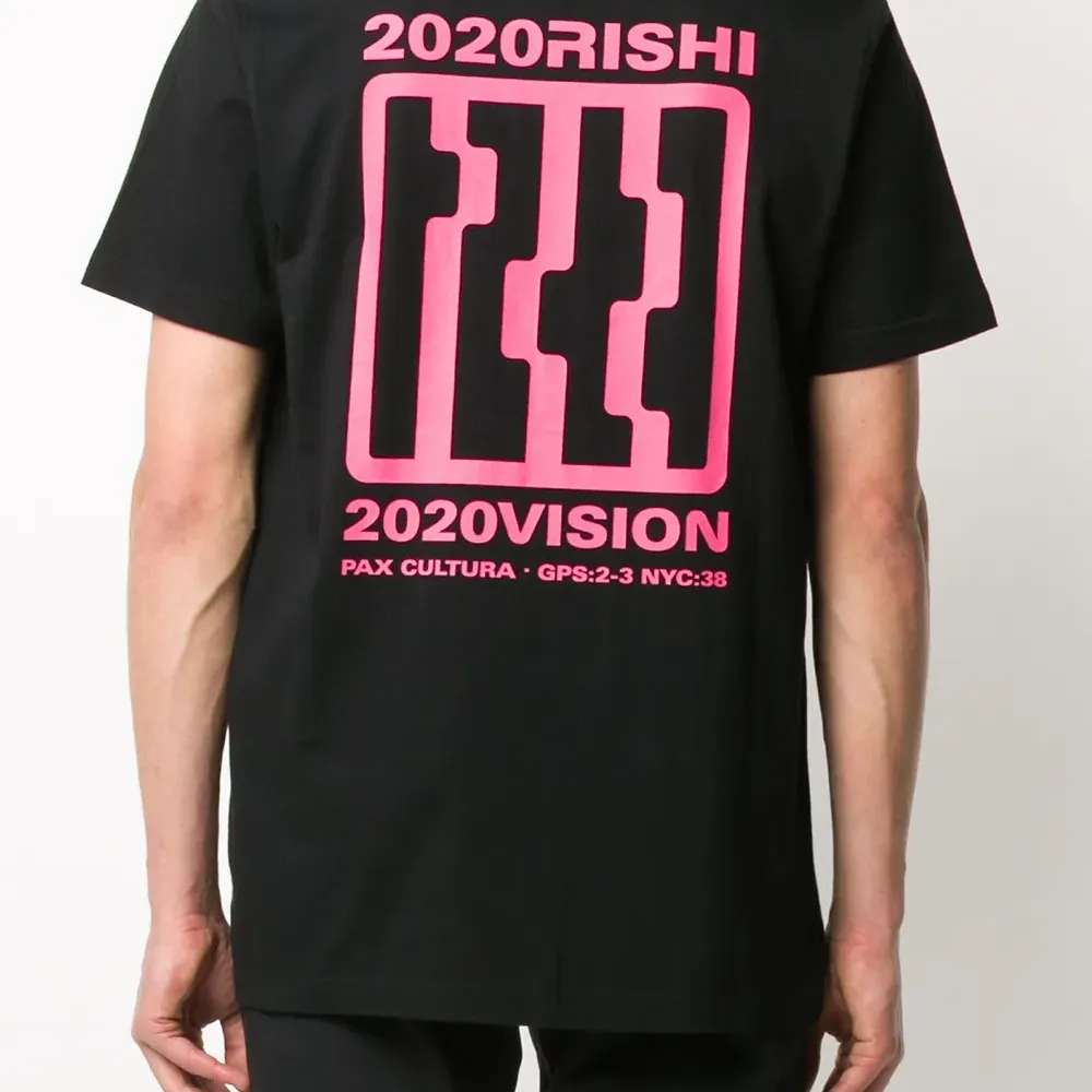 Футболка с логотипом