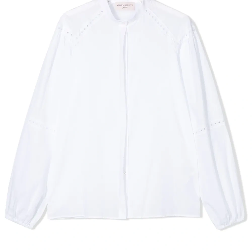 Блузка с кружевом