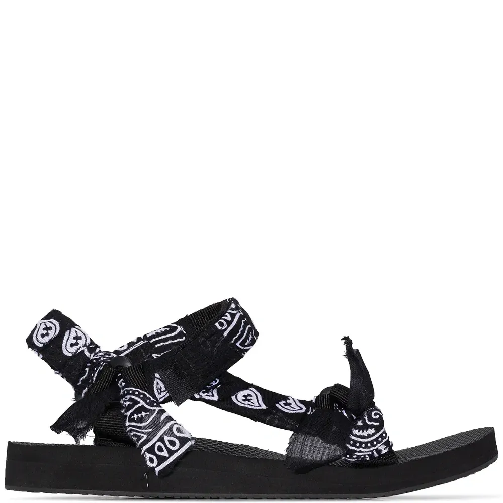 Сандалии с принтом