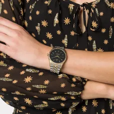 Наручные часы с круглым циферблатом