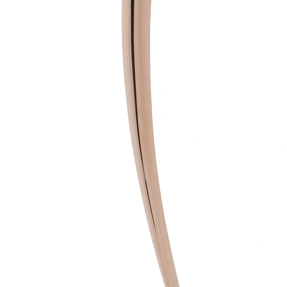 крупная единичная серьга в форме крючка