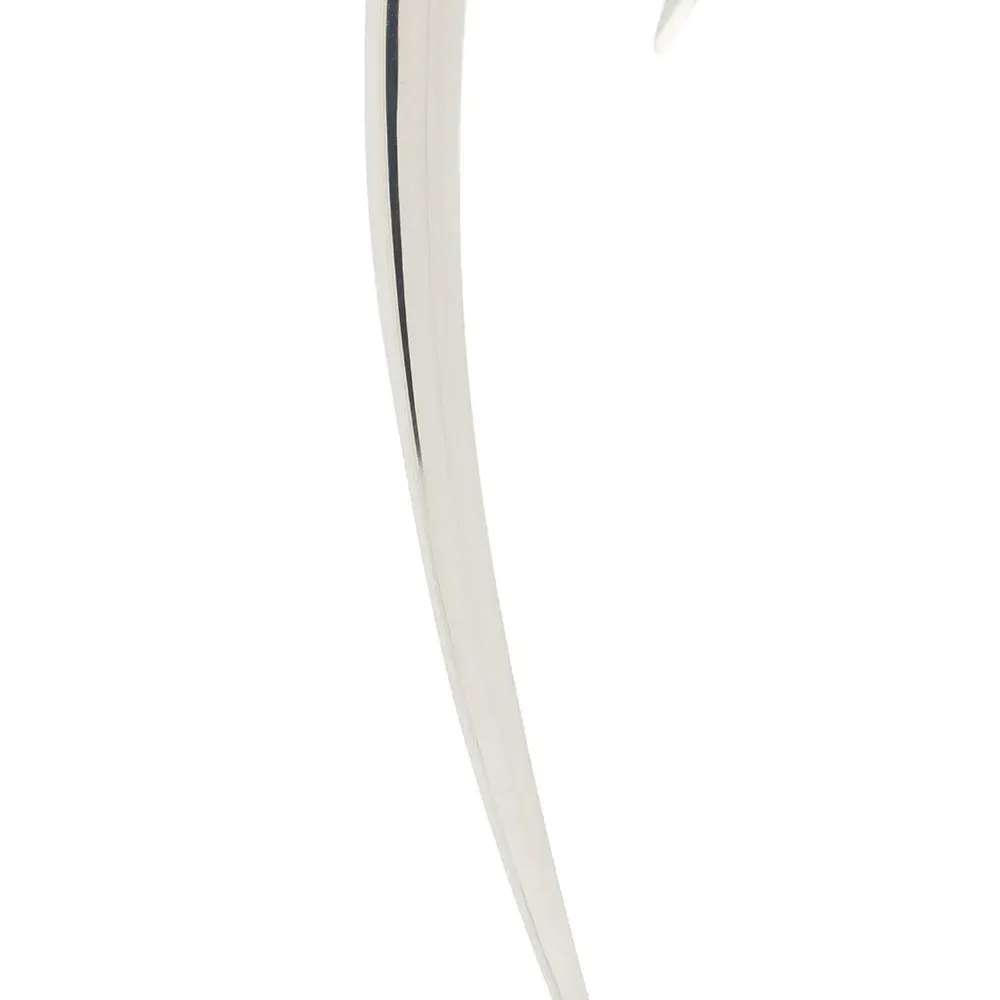 Крупная единичная серьга в форме крючка