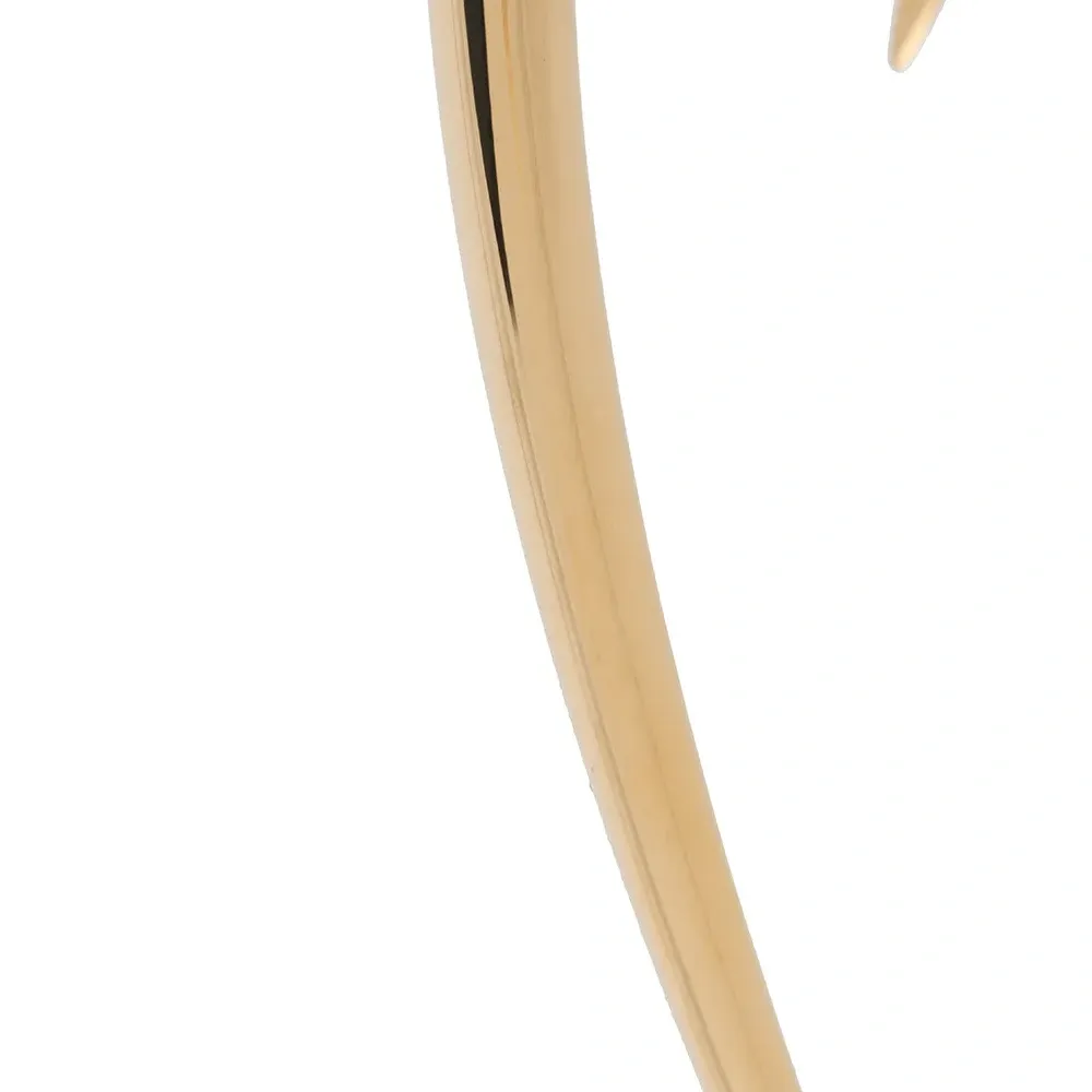 крупная единичная серьга в форме крючка