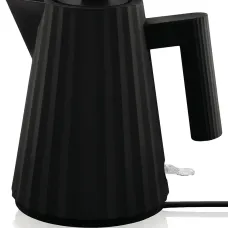 Электрический чайник с европейской вилкой