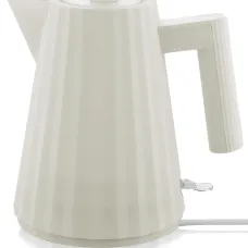 Электрический чайник с европейской вилкой