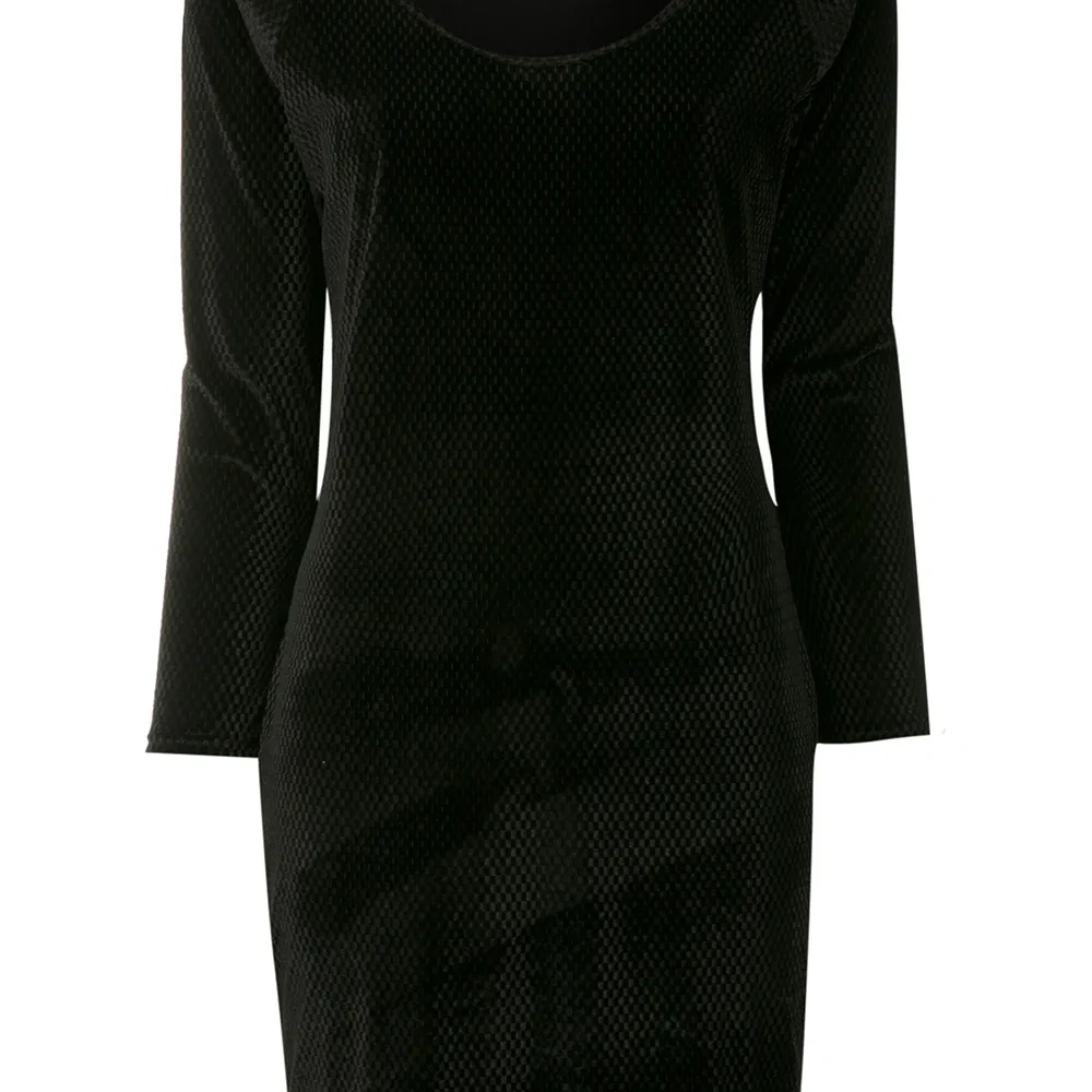 Платье с длинными рукавами