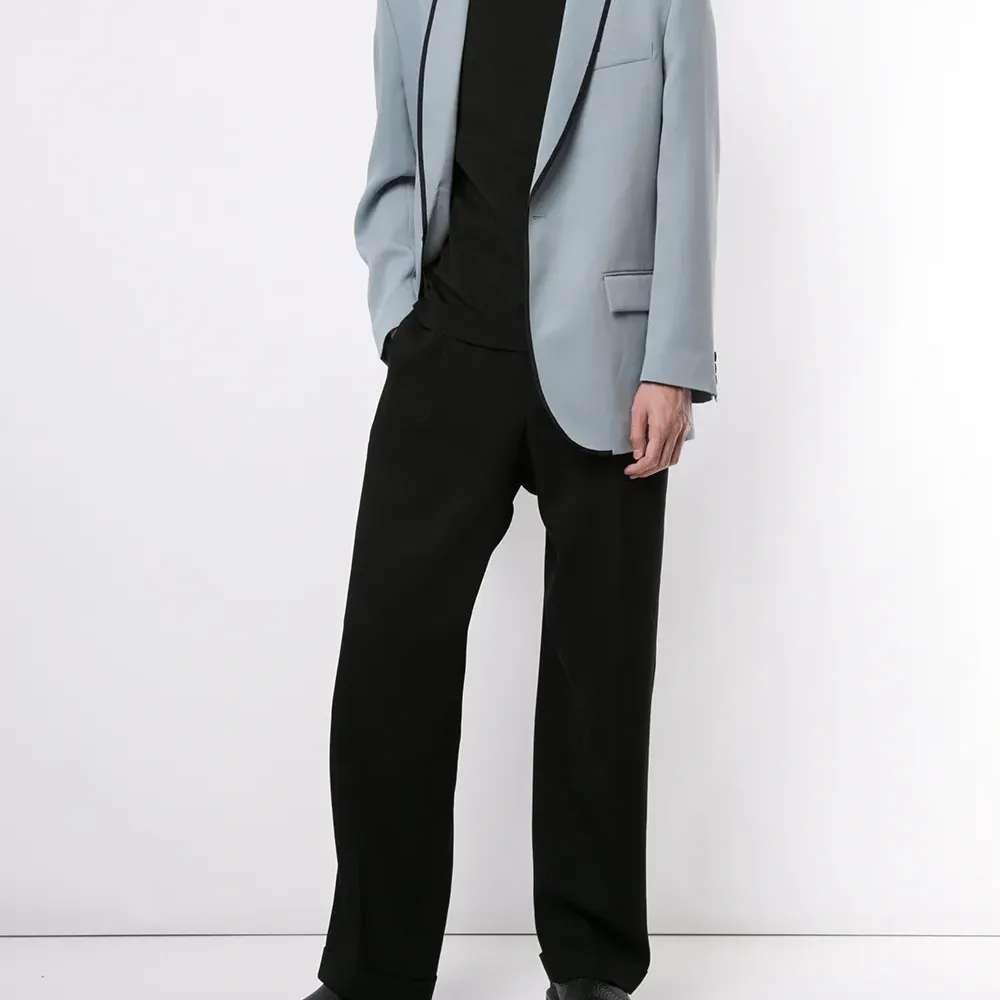 однобортный пиджак с лацканами-шалькой