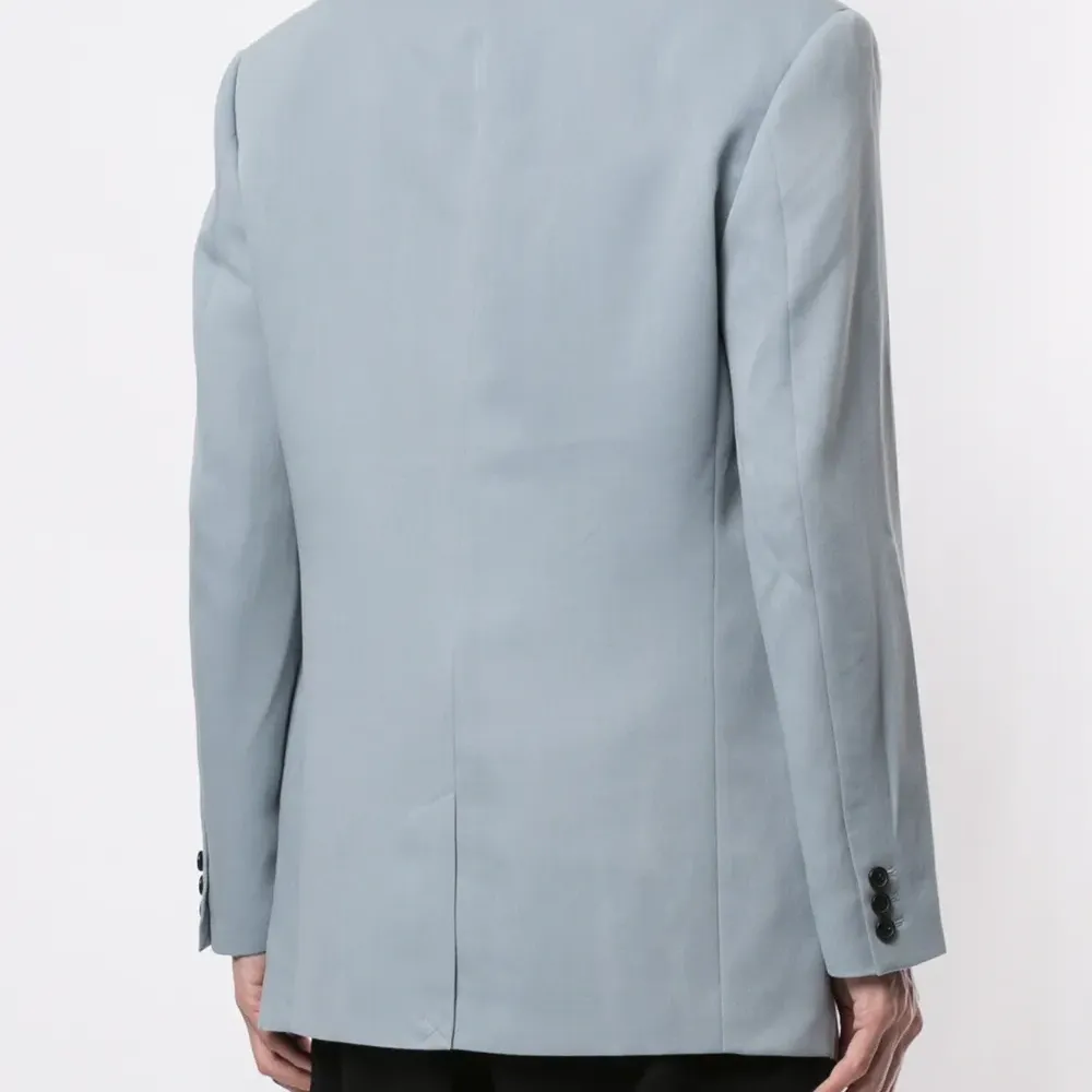 однобортный пиджак с лацканами-шалькой