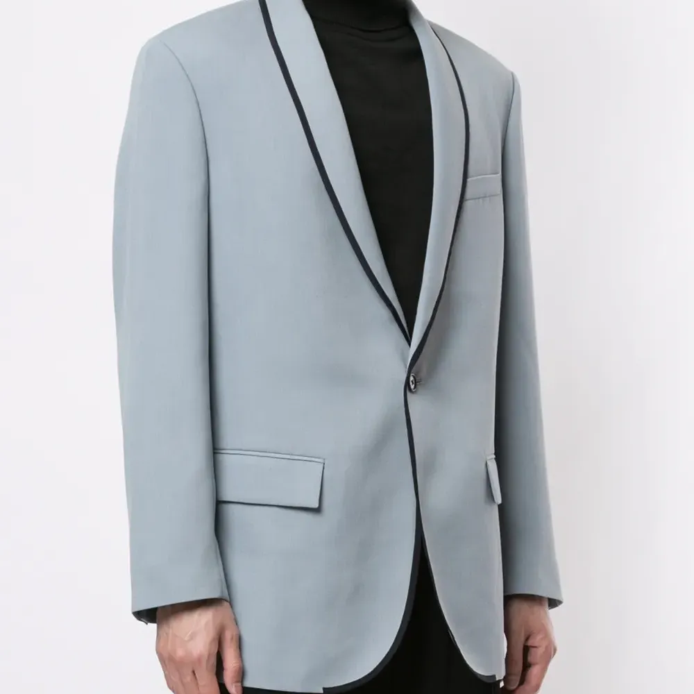 однобортный пиджак с лацканами-шалькой