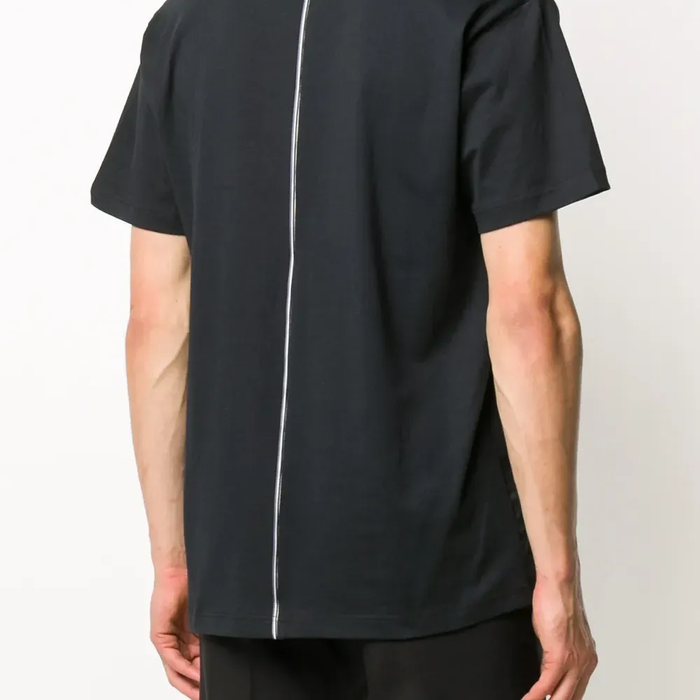 Футболка с накладным карманом