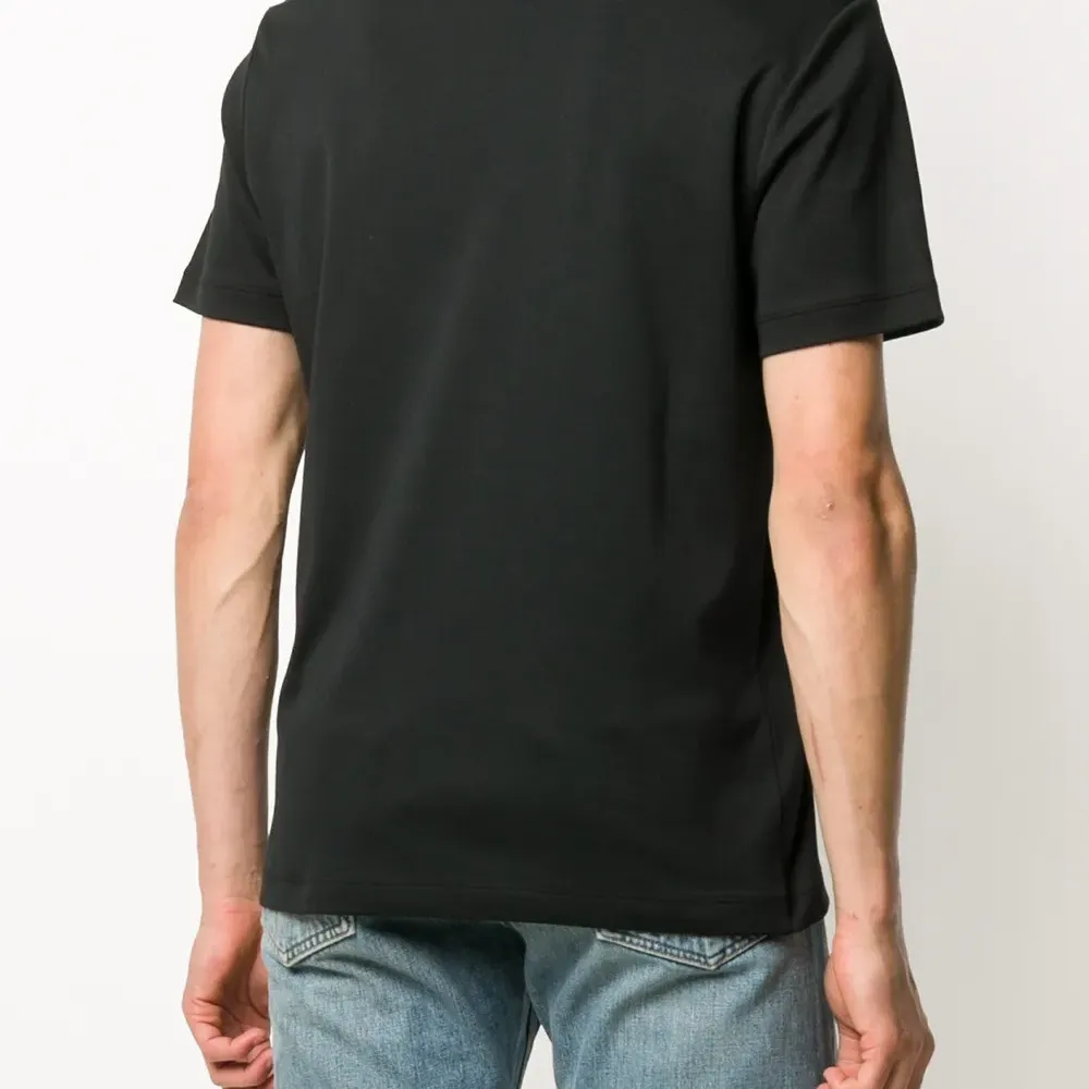 Футболка с вышитым логотипом