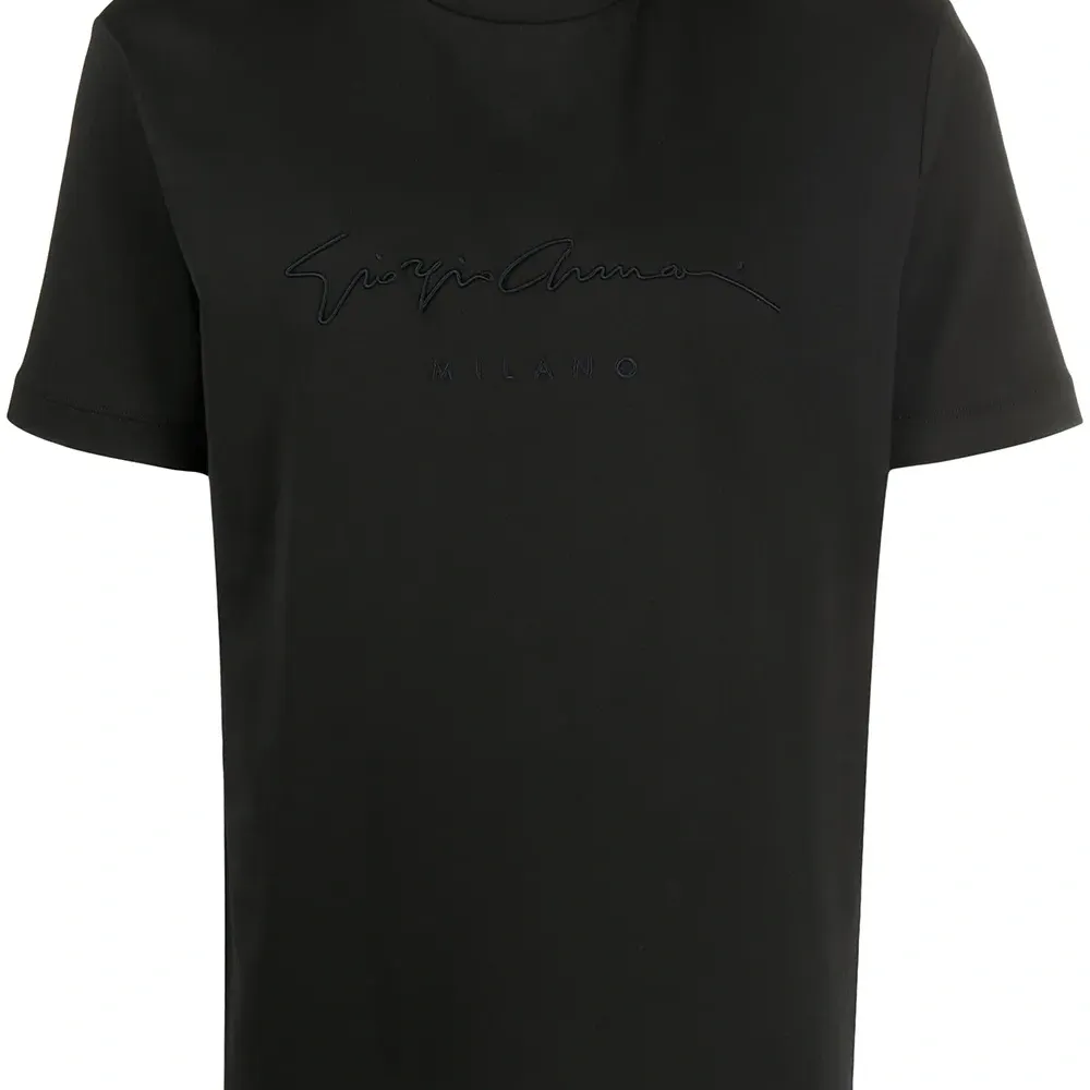 Футболка с вышитым логотипом