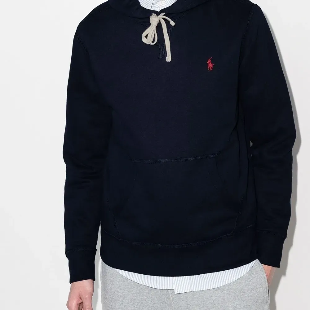 Худи с вышитым логотипом