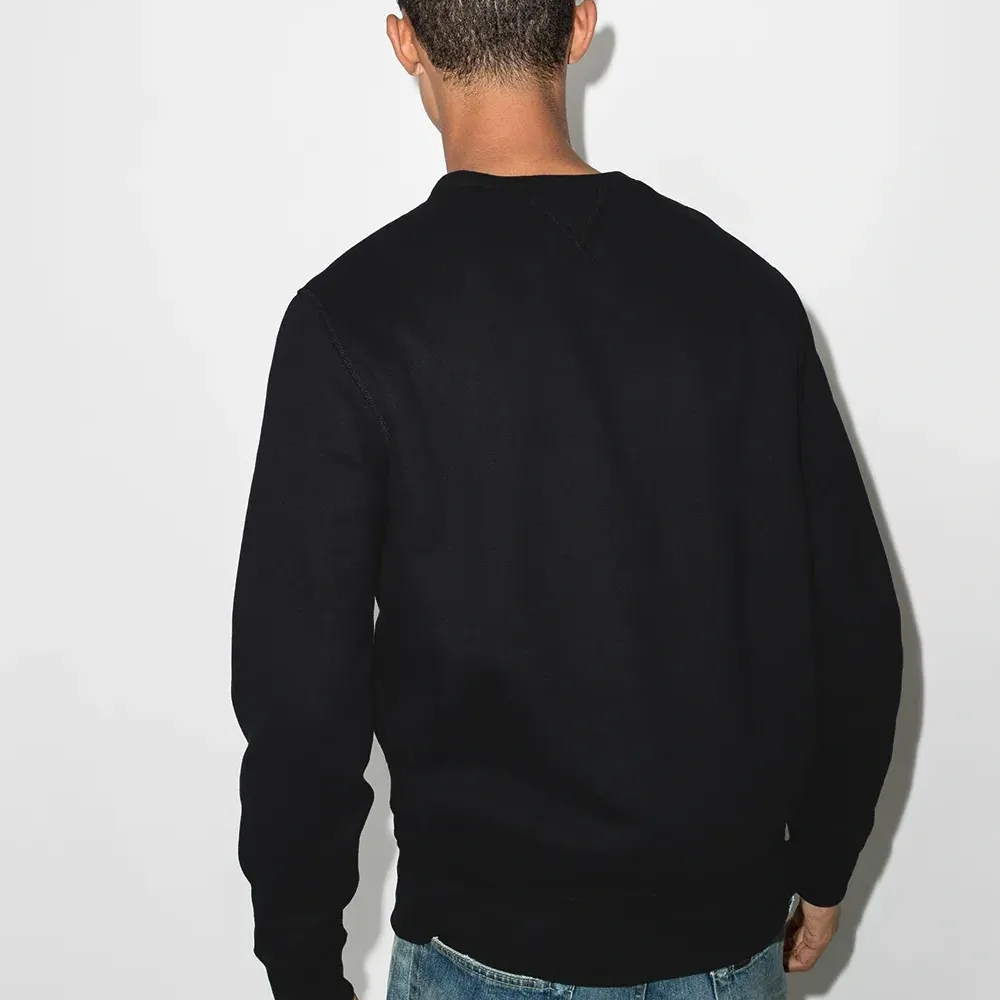 Толстовка с вышитым логотипом