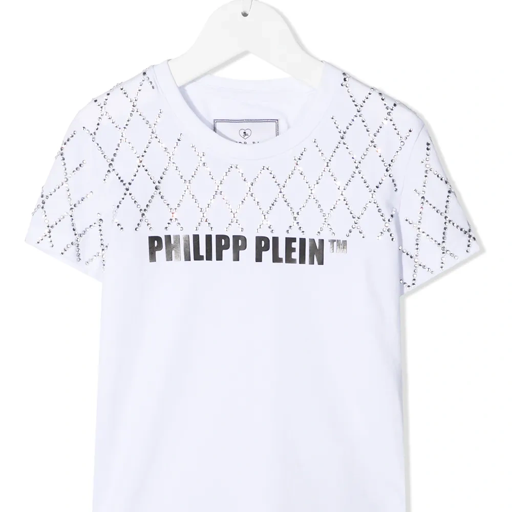 Футболка с короткими рукавами и стразами