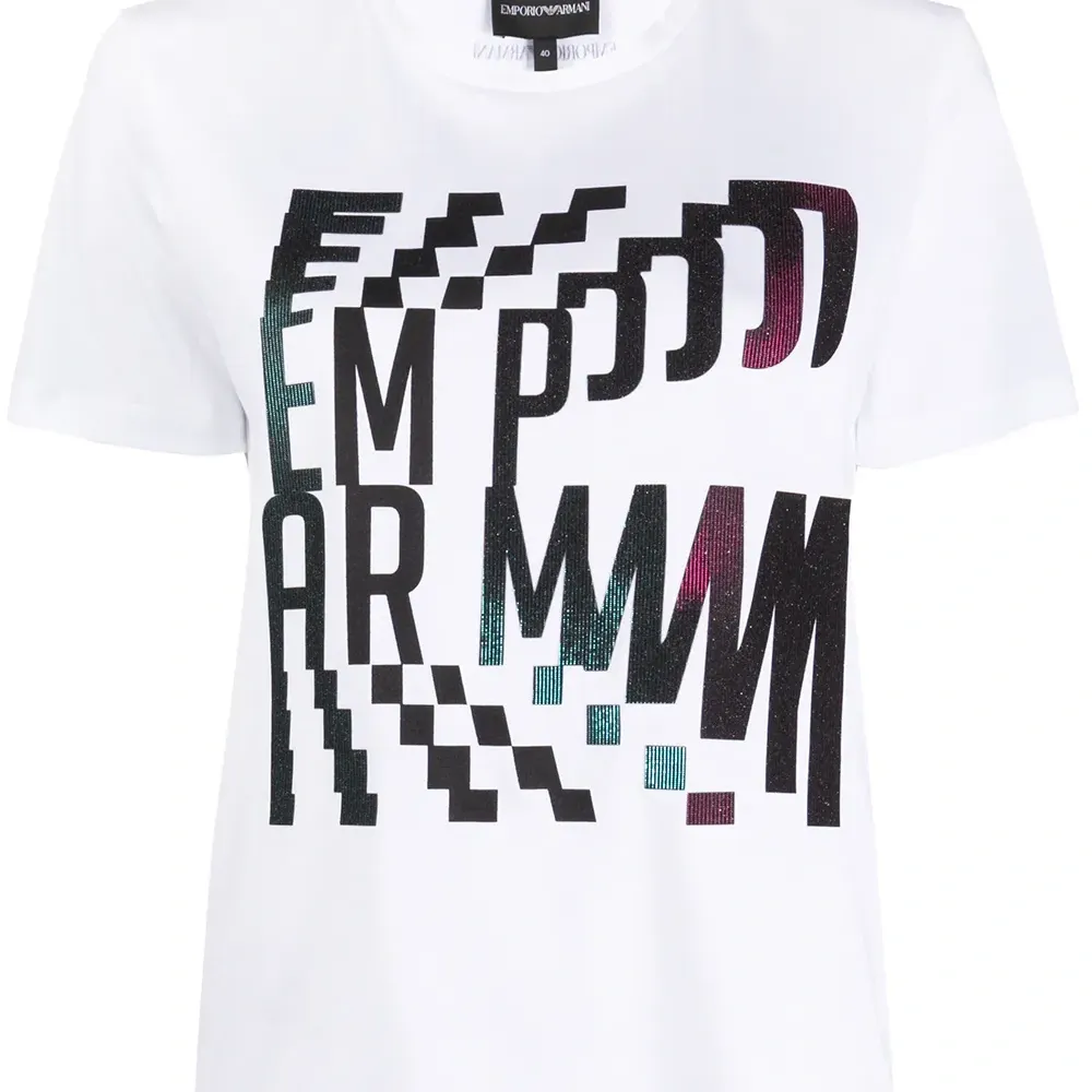 футболка с логотипом