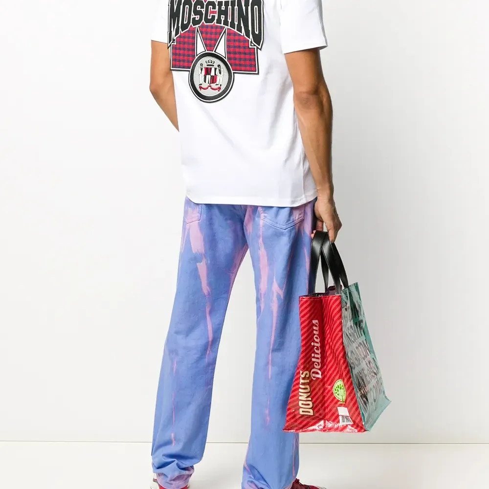 футболка с логотипом