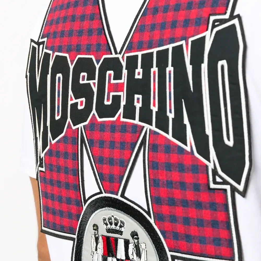 футболка с логотипом