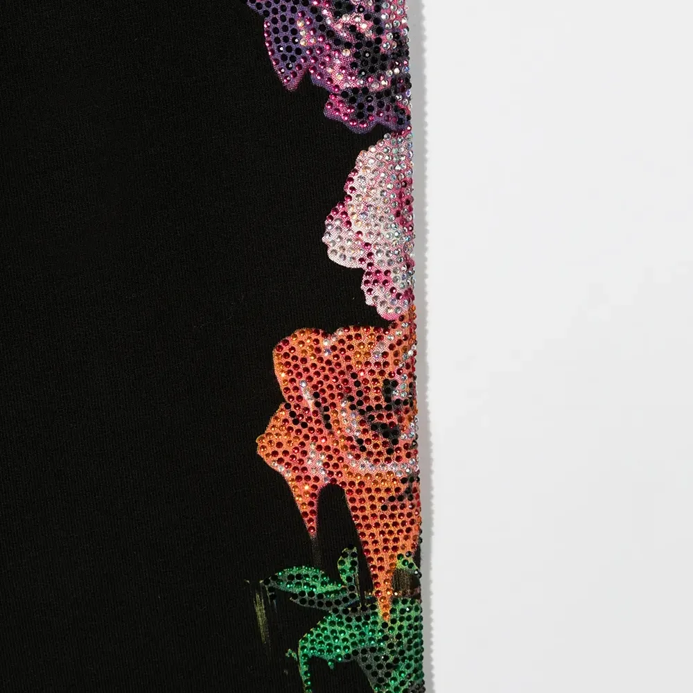 Брюки с цветочным принтом и стразами