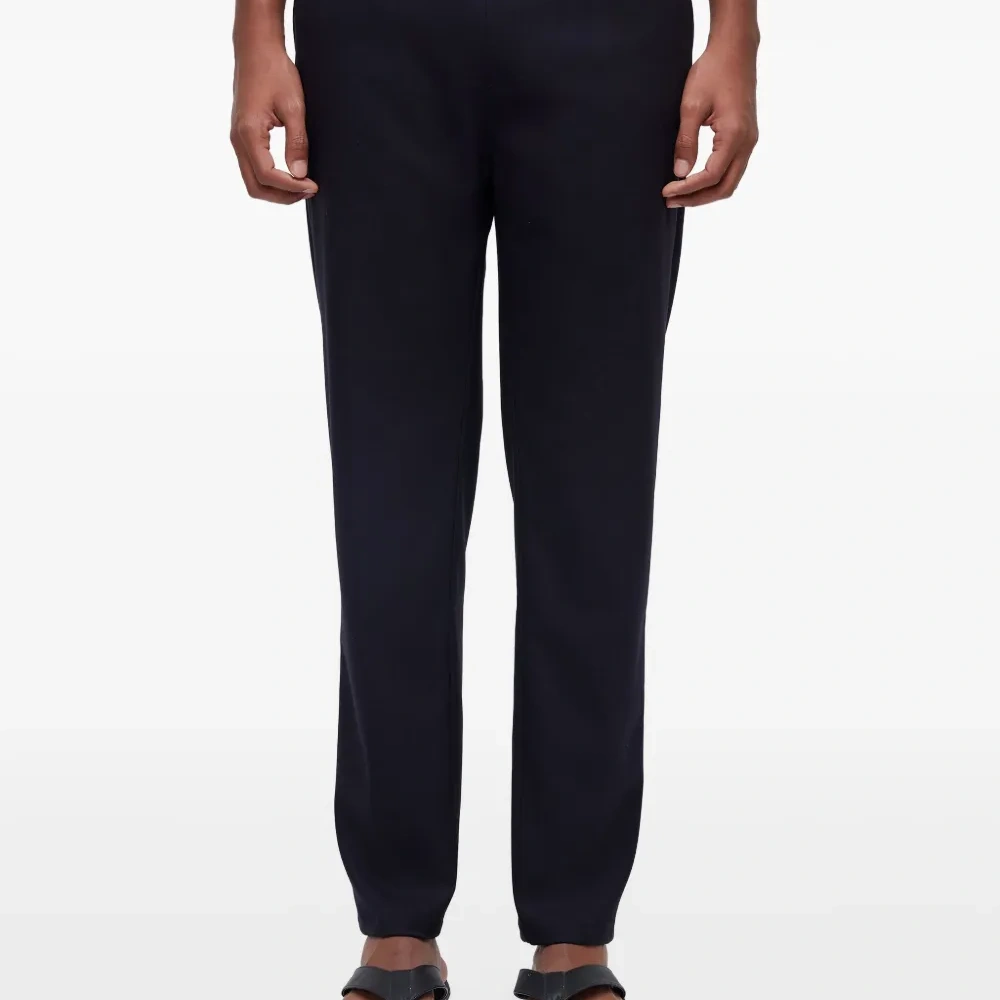 Прямые брюки с эластичным поясом