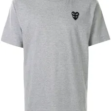 Футболка с нашивкой-логотипом