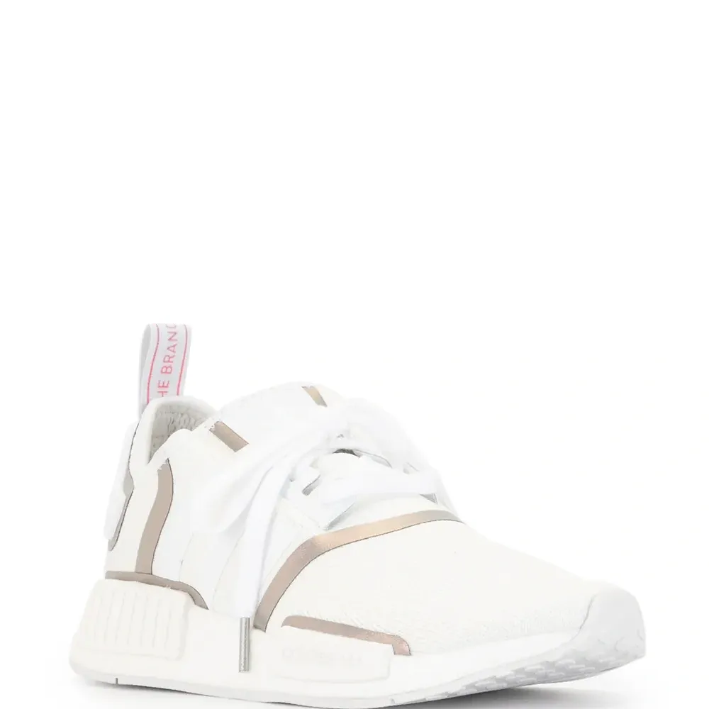 Кроссовки на шнуровке с эффектом металлик