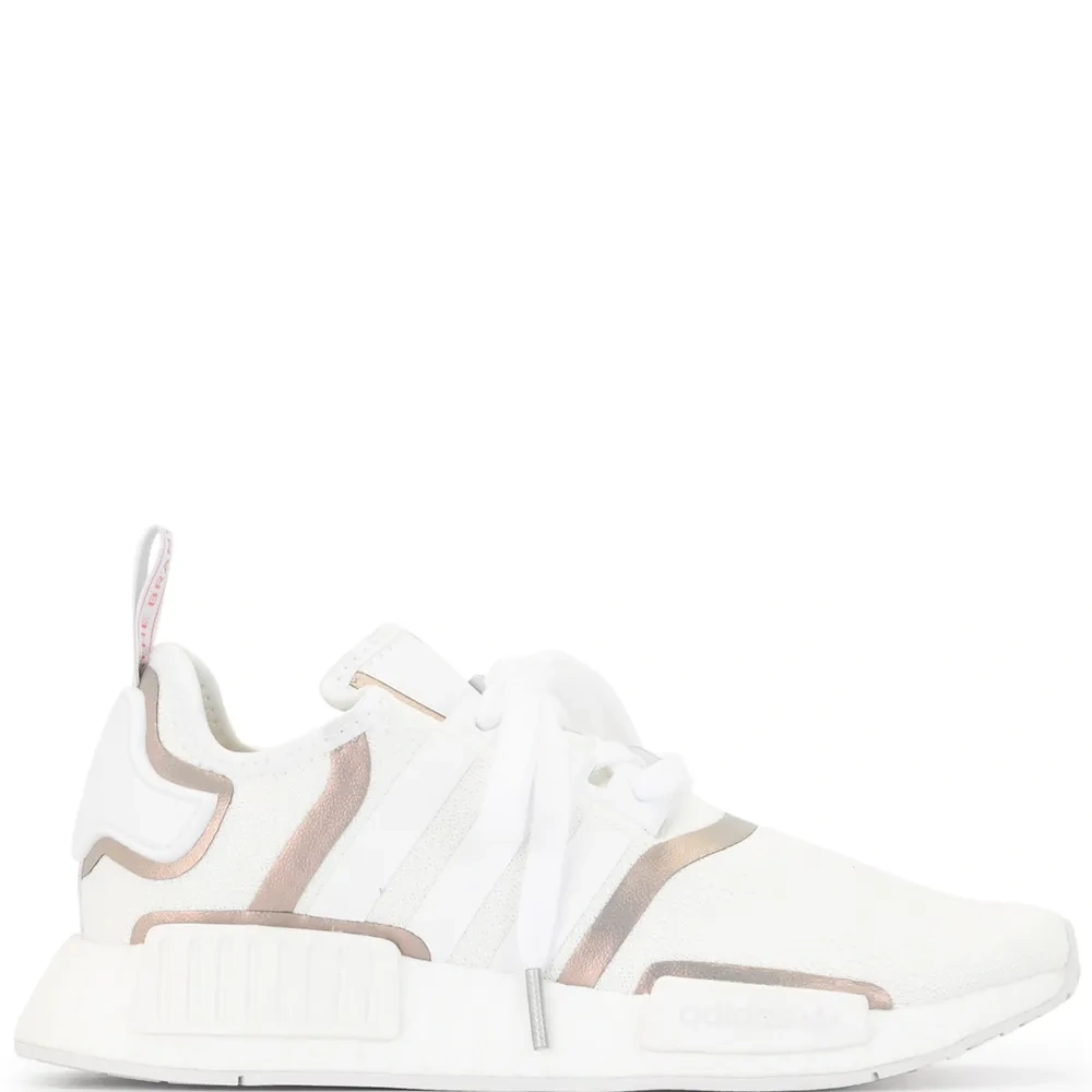 Кроссовки на шнуровке с эффектом металлик